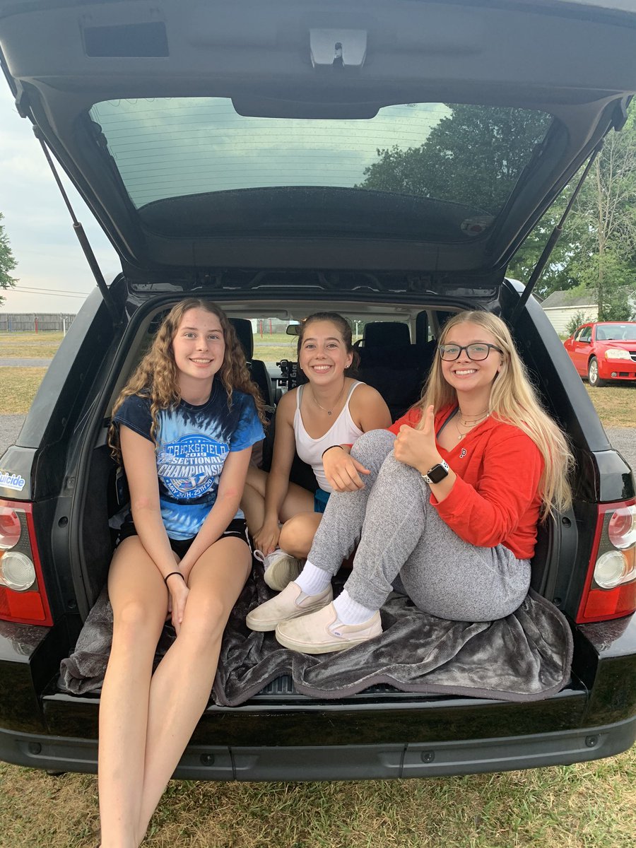 mcguane_kris's tweet photo. Dear Seniors,
It was so nice to see you at the drive in last night to watch our senior movies!  Thank you to the Parent Boosters for your continued support and generosity!!  
@2020_WHSIndians 
#prideinourtribe https://t.co/vuTurObwmu