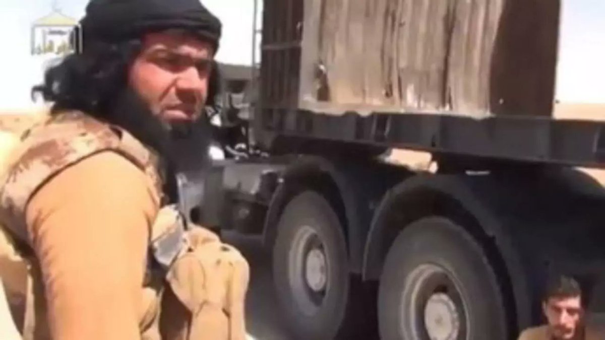Dans son armée, se trouvent des chefs particulièrement violents : l’un d’eux, al-Fahdaoui, se rend célèbre au mois d’août 2013 en publiant une vidéo dans laquelle on le voit exécuter trois chauffeurs routiers alaouites...￼