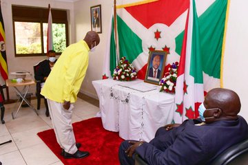 His Excellency Yoweri Museveni President of Uganda  paying his respects to the late President of Burundi His Excellency Pierre NKURUNZIZA