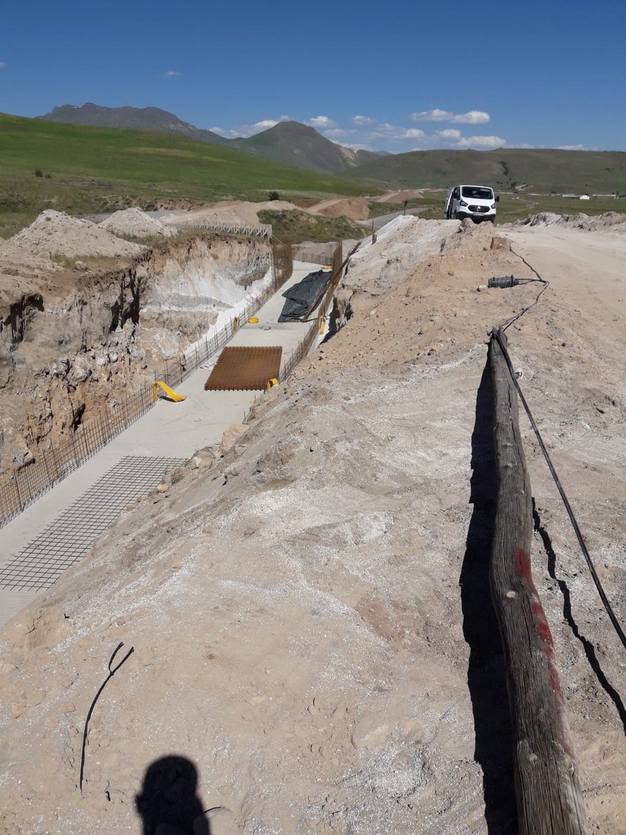 Byram (@batlrbekk) on Twitter photo Ulupamir Mahallesi Altındere mevkiinde HES firması çalışma esnasında kasden/kaza olarak Türk Telekom direklerini kırmış, kabloları koparmıştır. Konu ile ilgili işlemlerin yapılmasını talep ediyoruz mahallemizin interneti yoktur.
<a href="/TurkTelekom/">Türk Telekom</a> <a href="/TTDestek/">Türk Telekom Destek</a> Ulupamir Mahallesi Altındere mevkiinde HES firması çalışma esnasında kasden/kaza olarak Türk Telekom direklerini kırmış, kabloları koparmıştır. Konu ile ilgili işlemlerin yapılmasını talep ediyoruz mahallemizin interneti yoktur.
<a href="/TurkTelekom/">Türk Telekom</a> <a href="/TTDestek/">Türk Telekom Destek</a>