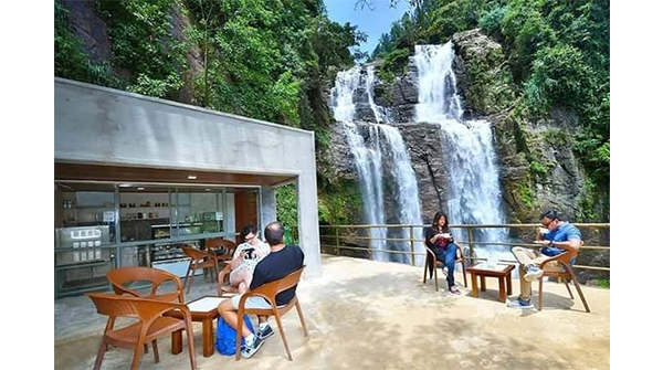 #SriLanka #waterfalling #waterfallchasing #waterfall? #waterfallsofinstagram #waterfall #waterfallporn #waterfall_lover #waterfalls #waterfallhike #waterfalladventures