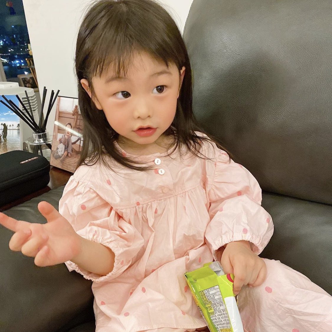 ทางนี้คลั่งรักไม่ไหวแล้วคับ ทางนู้นน่ารักเบาๆหน่อย(´•̥  ̯ •̥`)🤏🏻