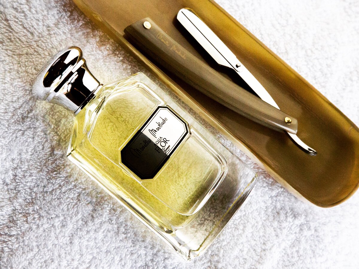 Mariella Martinato by Aquaflor fragrance and shavette razor with genuine horn handle.

#shavette #horn #Aquaflor #mariellamartinatoparfum #shaving #handmade #nicheperfume #gentleman #grooming #madeinitaly #horncombs #mariellamartinato #cumin #perfumes #perfumeblogger #duft #me