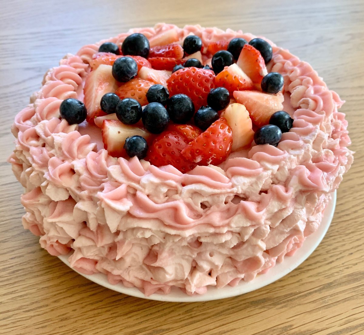 OrmistonSudbury's tweet photo. What a talented group our Year 10 Food Prep group is! We HAVE to share their work with you (despite some of us needing to go on a diet after lockdown!). Weโre sure youโll agree they are amazing! Well done Abi, Finley, Olivia and Phoebe #OSA #FoodPrep #Cakes #JamSponge #Gateux https://t.co/Q0brhKblP5
