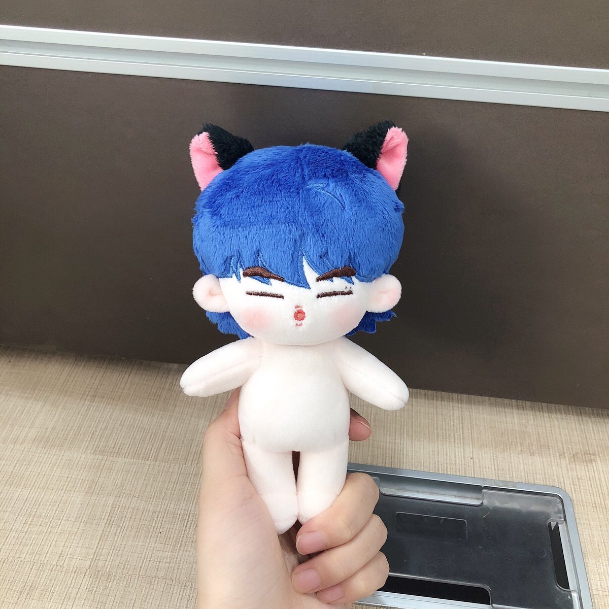 For 10-15cm Jackson dolls, I will sale stock-sale after they r finished.
And for JB 15cm doll, I will only make 200pcs stock- sale at December, not open pre-od. Bcuz now i cannot spend over 30mins / day on twitter so I think it is the best way. I will back when they are finish ~