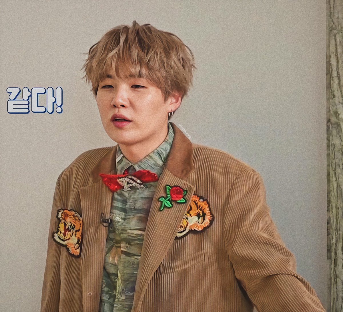 syubhoya's tweet photo. yoongi really snapped with his look tho 
@bts_twt https://t.co/l3d1irmFK4