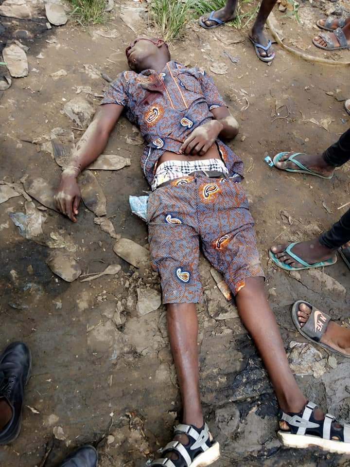 CentEmirate's tweet photo. #SilentSlaughter! #SilentSlaughter !
UNARMED #BIAFRANS ARE BEING MOWN DOWN BY TRIGGER HAPPY #FULANI_ARMED_FORCES_OF_
#NIGERIA. WE HAVE SUFFERED AND DIED ENOUGH IN THE DAMNATION CALLED #NIGERIA. 
STOP THE #SilentSlaughter OF #BIAFRANS. 
#FREE #BIAFRA. 
#BIAFRAEXIT. https://t.co/PJSokhF7i4