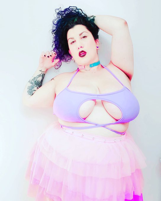 Bubble gum baby #pastelgoth #gothgirl #thicc #bbw #curves https://t.co/CNAqNTODeP<a href="/tag/pastelgoth"class="tags">#pastelgoth</a><a href="/tag/gothgirl"class="tags">#gothgirl</a><a href="/tag/thicc"class="tags">#thicc</a><a href="/tag/bbw"class="tags">#bbw</a><a href="/tag/curves"class="tags"><span>#curves</span></a>