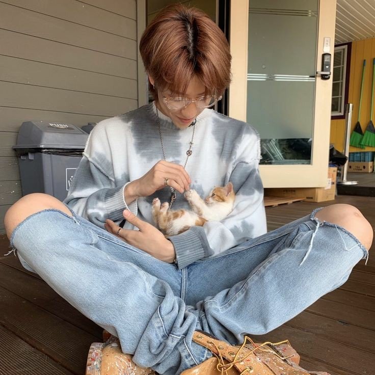 baekiesh's tweet photo. Dear men, what's stopping you from dressing or looking like this? https://t.co/NbexNYSUuy
