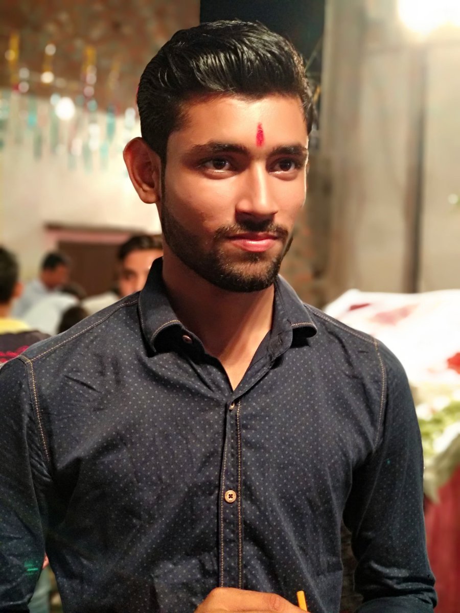 Shikhar_mints's tweet photo. #pose #simplelook #happy #party #formal https://t.co/JQLCIVrhsm