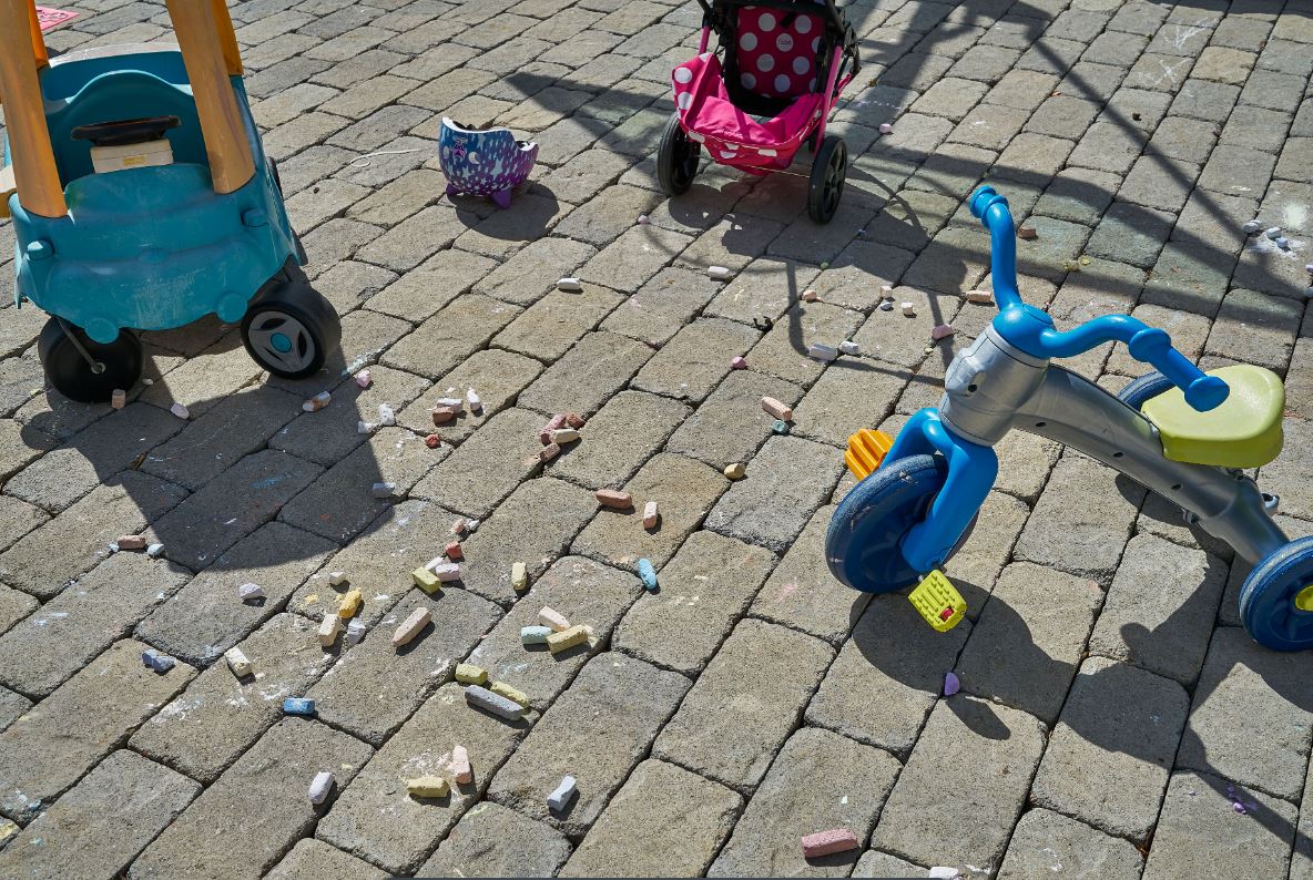 KSHardscapes's tweet photo. Life hack: you are never too old to play with chalk!
#chalkart #venetianpavers #keystonehardscapes #pavers #paverpatio #patiopavers #drivewaypavers https://t.co/4CBqRMqsI4