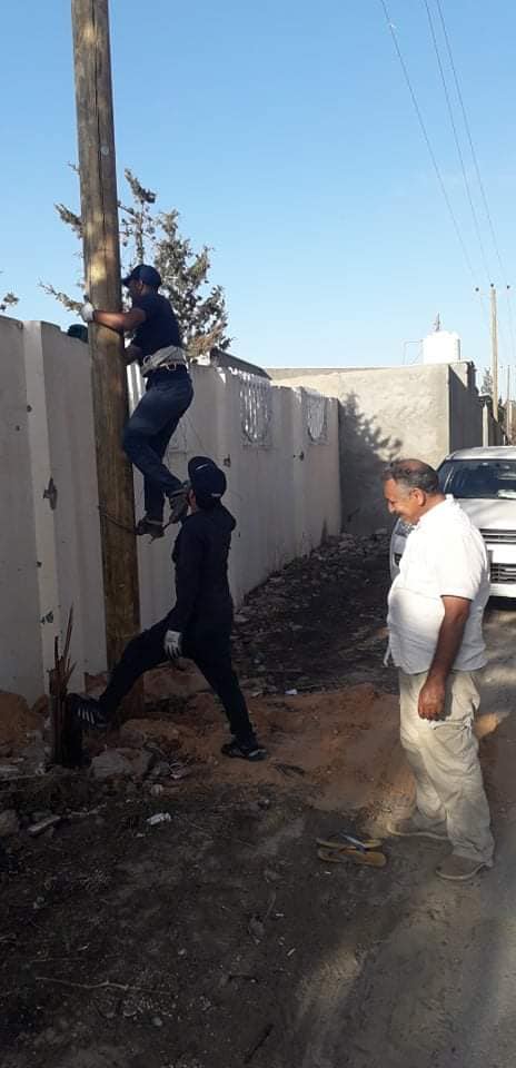 Aalkhraba's tweet photo. لازالت الجهود مستمرة لصيانة الأضرار التي لحقت بمكونات الشبكة الكهربائية ، حيث قامت فرقة الخطوط التابعة الدائرة توزيع تاجوارء بإدارة توزيع طرابلس بصيانة خط جهد11ك.ف بمنطقة عين زاره . https://t.co/nV07NQOokJ