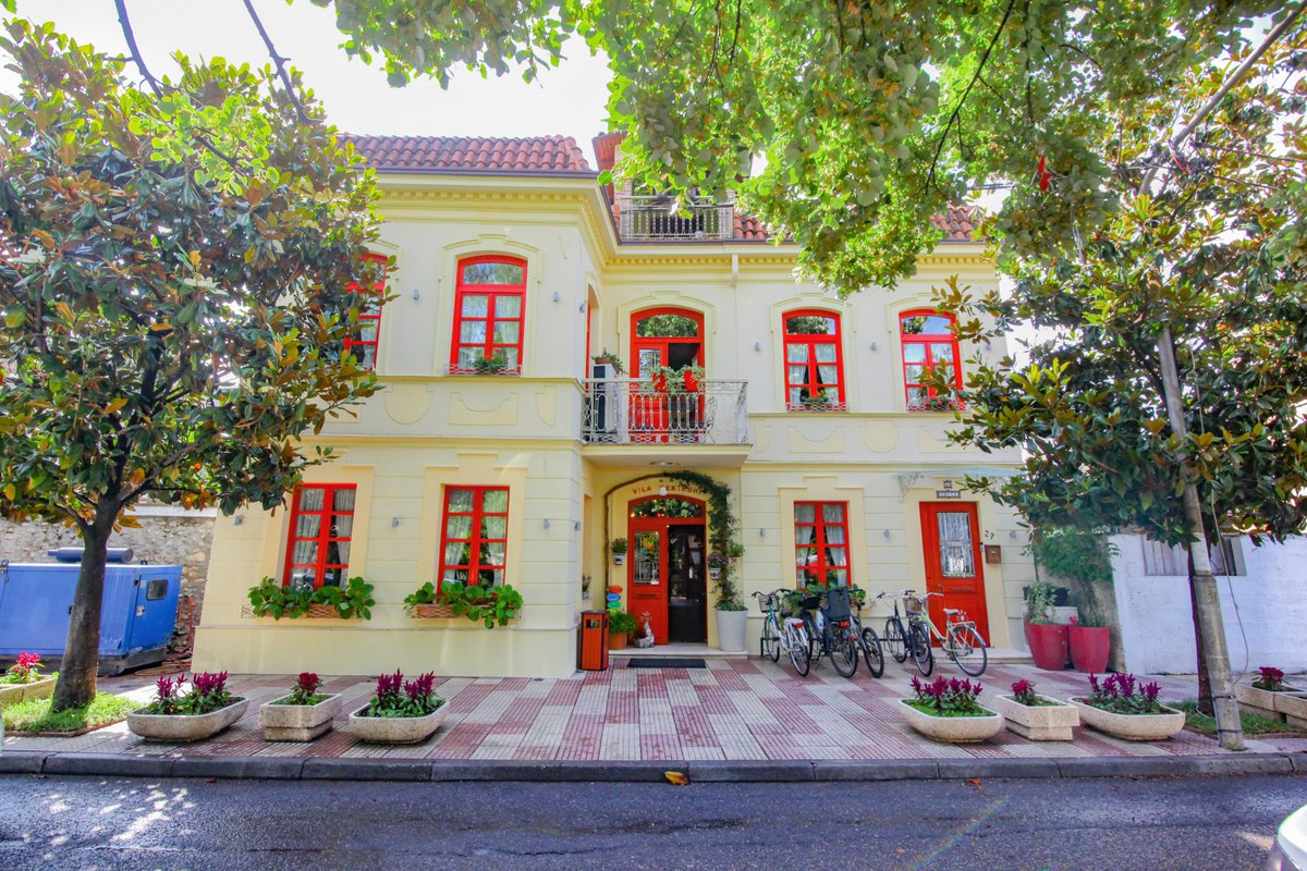 VilaBekteshi's tweet photo. You either eat at home or at #VilaBekteshi
O n'shpi, o te #Bekteshi
#bar #restaurant #pizzeria
#kuzhine #tradicionale #kuzhinashqiptare
#traditional #cuisine #albaniancuisine
#gastronomy #tourism
#Shkoder #Albania 🇦🇱
#VisitShkodra #VisitShkoder #VisitAlbania #VisitBalkans https://t.co/4YzdC7B2sK