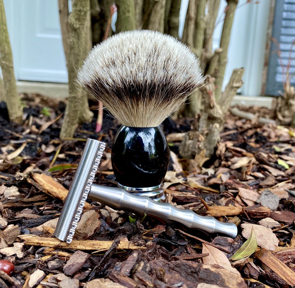 AboveTheTie's tweet photo. Single Edge Open Comb Bamboo with Silver Tip Badger Brush #cleanshaven #wetshavingloyalists #singleedge #sotd #mensgroomingproducts #closeshave #razor #shave #barbershop #bamboo #badgerbrush #opencomb #wetshaver #wetshavers https://t.co/kwAFHov9h8