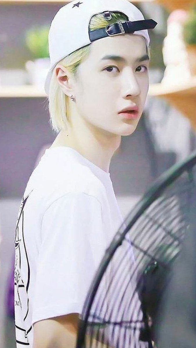 selfwithheart's tweet photo. #WangYibo #UNIQ days https://t.co/aNl3Hy2ALd