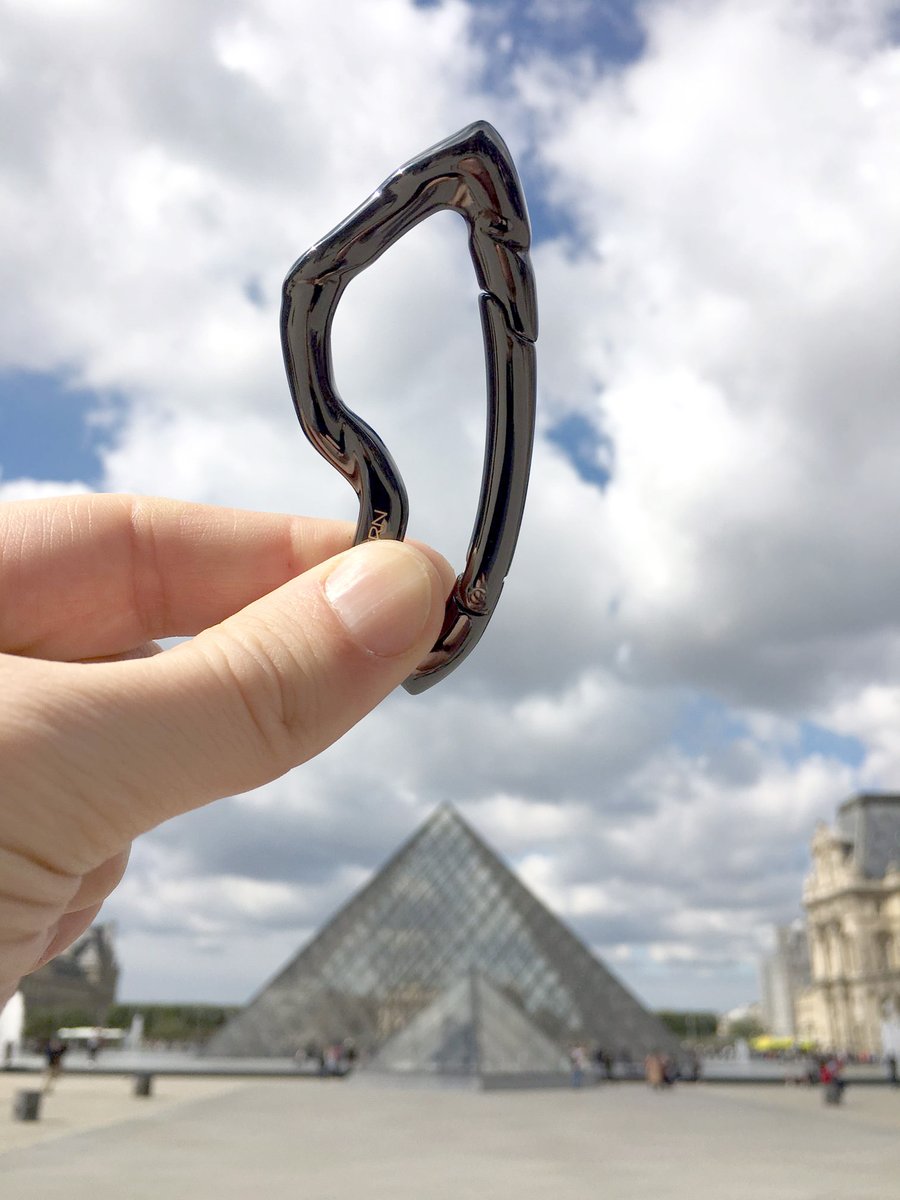 Bonjour - Paris, Louvre 
Are you dreaming of traveling again too? - #svorn

#travel #edc #outdoors #gear #nomad #everydaycarry #carry #gifts #giftsforhim #mensgifts #mensstyle #pocketdump #streetstyle #urbanstyle #jewelryformen #mensjewelry #carabiner #keychain #mensaccessories