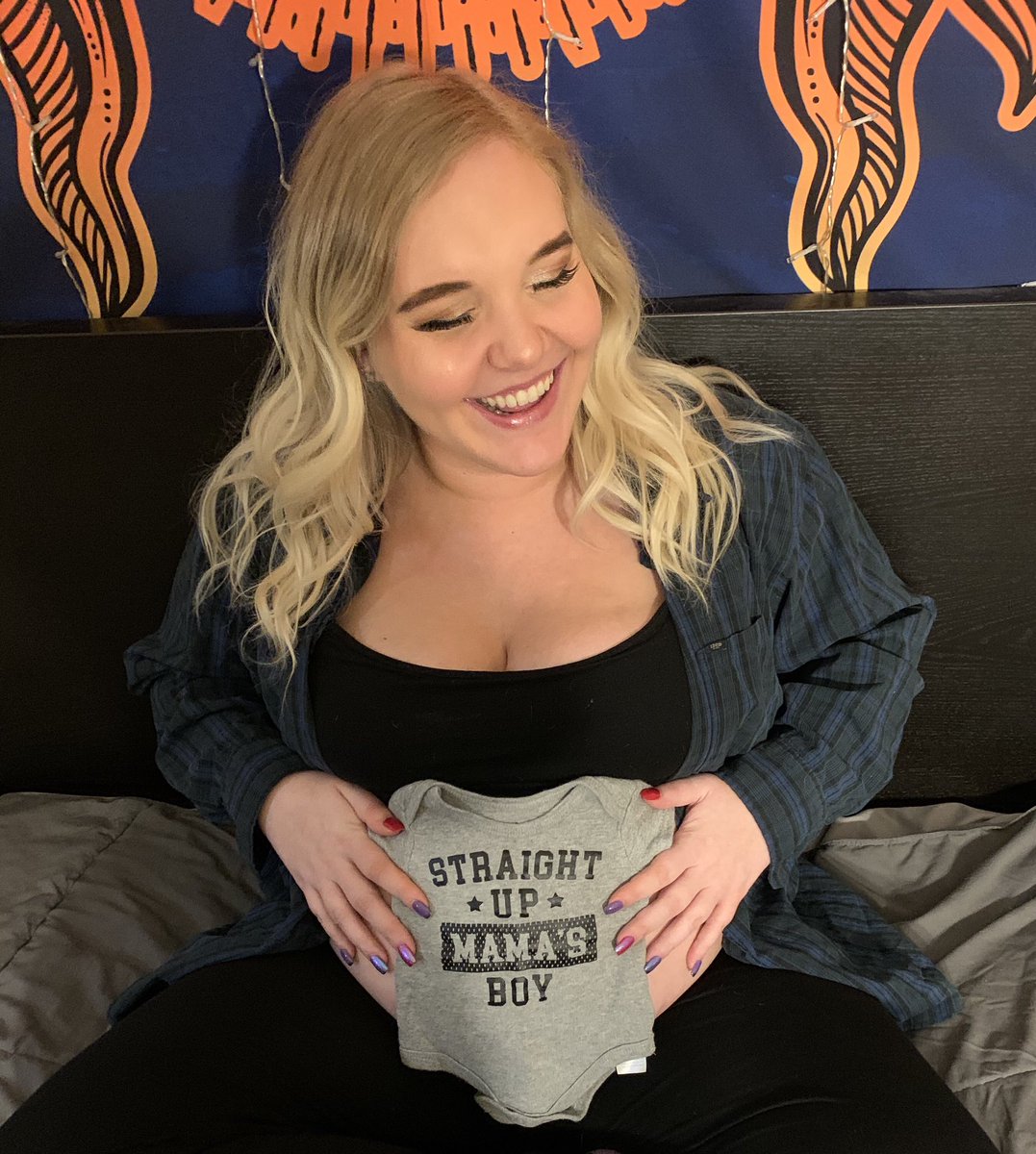 darbaybayy's tweet image. the oven.                      the bun.