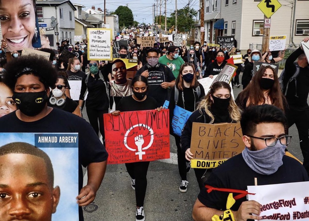 ~>Powerful image of organizer Savannah Hart. Who leaded a completely youth lead protest thought the town of Revere, Massachusetts. Amazing capture by photographer @bostonglobe staff photographer <a href="/erinclarkphoto/">Erin Clark</a>. #bostonprotest #dontshoot #revere #protest #TuesdayThoughts