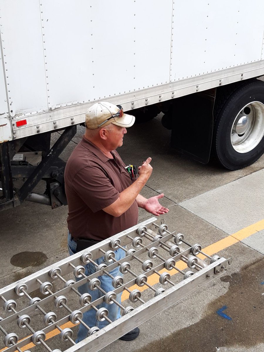 Today is Milk Day! Over 900 gallons of milk distributed this morning in Indianapolis. Thank you @PackAwayHungerInc, <a href="/Servants/">Servants</a>-Heart-of-Indy-Inc and @hungerincindiana for all of your muscle help today! #endhunger #covidcantstopgood!