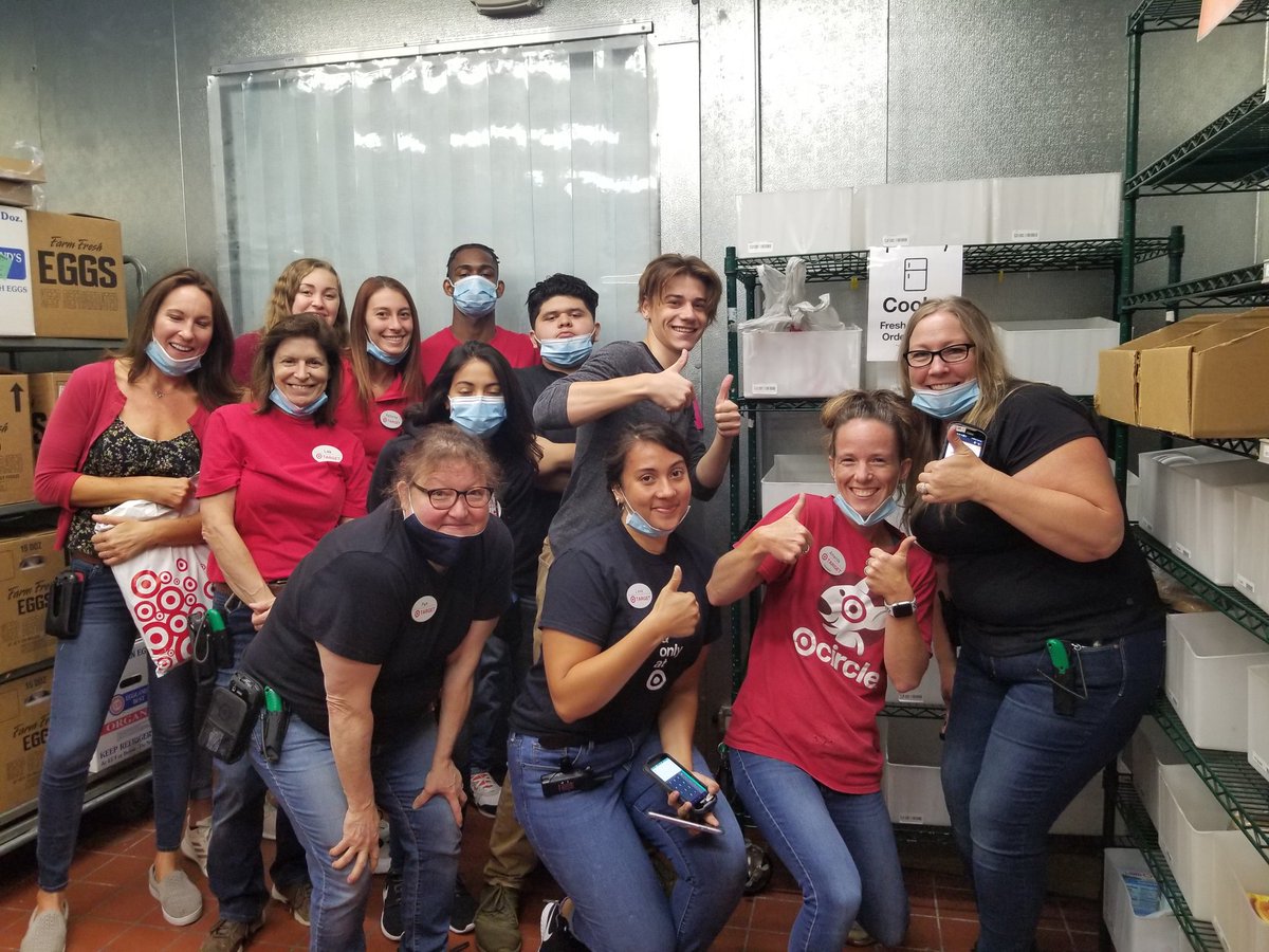 T1800 Sioux City taking a mini field trip to the cooler while processing our first grocery order pickup!! @gwpringle @jodijordheim <a href="/4everettMark/">Mark.Everett</a> <a href="/kimberlyinfield/">Kim Infield</a>