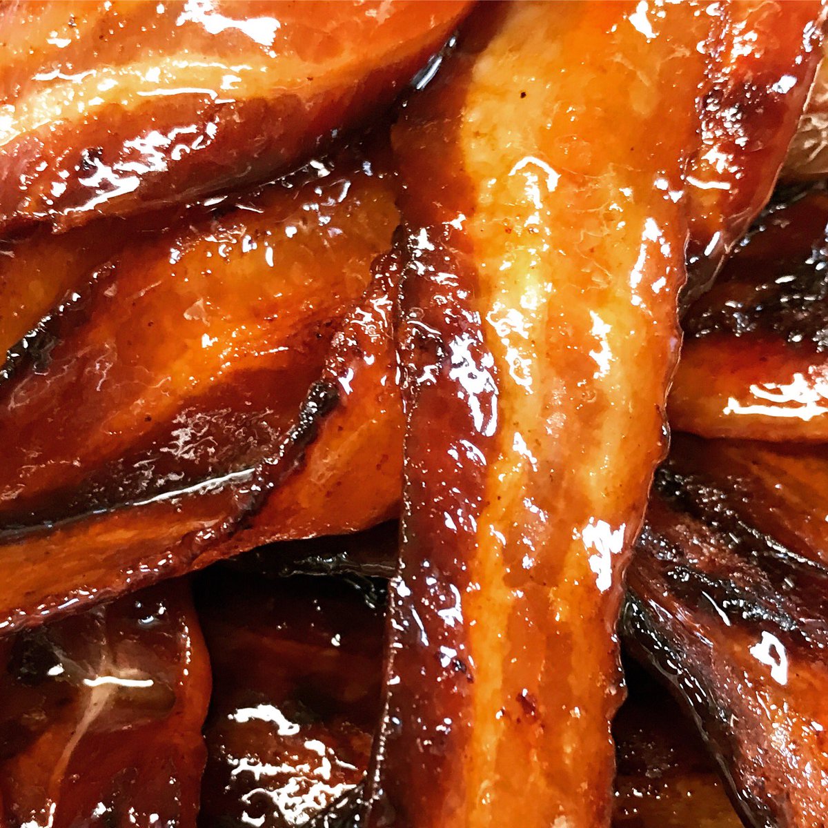 honestburgers's tweet photo. A vintage #TestKitchenTuesday from 2017(π¬!) when @MotherFlipperuk founder Manuel cooked us his famous candied bacon.
It wouldnβt have been a Mother Flipper collab without it. π¬π₯ https://t.co/pFTfmBB9zK