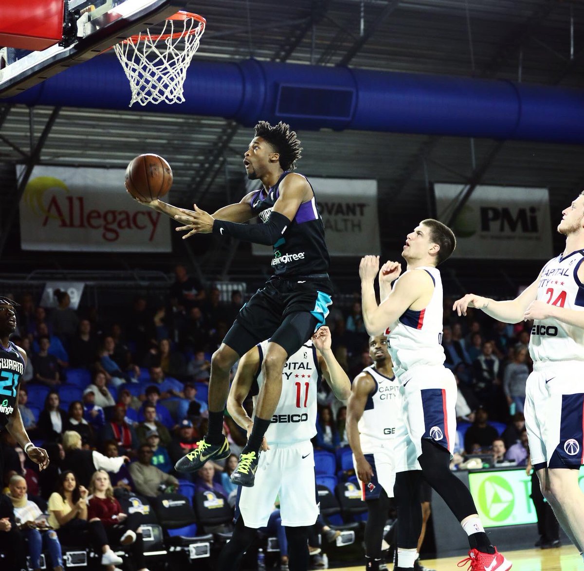 greensboroswarm's tweet photo. Here are a few pics of @JordanKobi vs your whole team #TwoWayTuesday https://t.co/UlcheEyjpd