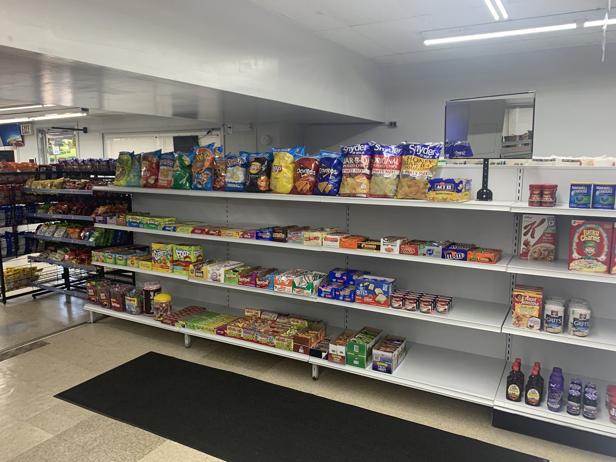 ms_asialove's tweet image. Soooo I did a thing! Welcome to Center Street Beverage &amp;amp; Grill
located at 187 Warrensville Center Rd, Bedford  OH.
Come and purchase some snacks, play your numbers, buy some sweets with Jazzy Cakes, or your favorite bottle of wine or beer. BLACK OWNED✊🏾