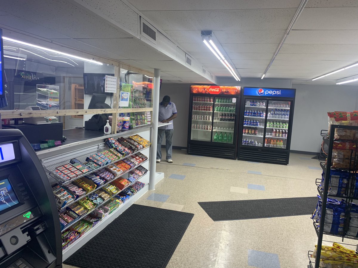 ms_asialove's tweet image. Soooo I did a thing! Welcome to Center Street Beverage &amp;amp; Grill
located at 187 Warrensville Center Rd, Bedford  OH.
Come and purchase some snacks, play your numbers, buy some sweets with Jazzy Cakes, or your favorite bottle of wine or beer. BLACK OWNED✊🏾