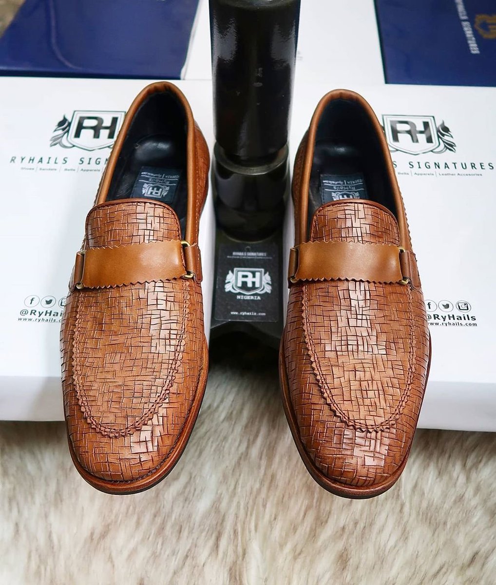 RyHails's tweet photo. The Laser-cut L'Ethan Loafer
Laser-cut Leather
Strip across Vamp
Top Notch Detailing
Round Toe
Notched Vamp
Leather Topline, Lining & Sole
Slip-on Style
Price: 20k
Shop our attires/shoes or make orders and enquiries via DM or #WhatsApp Message: 08140321869
#RyHails #MensWear https://t.co/r4fEgY0jSI