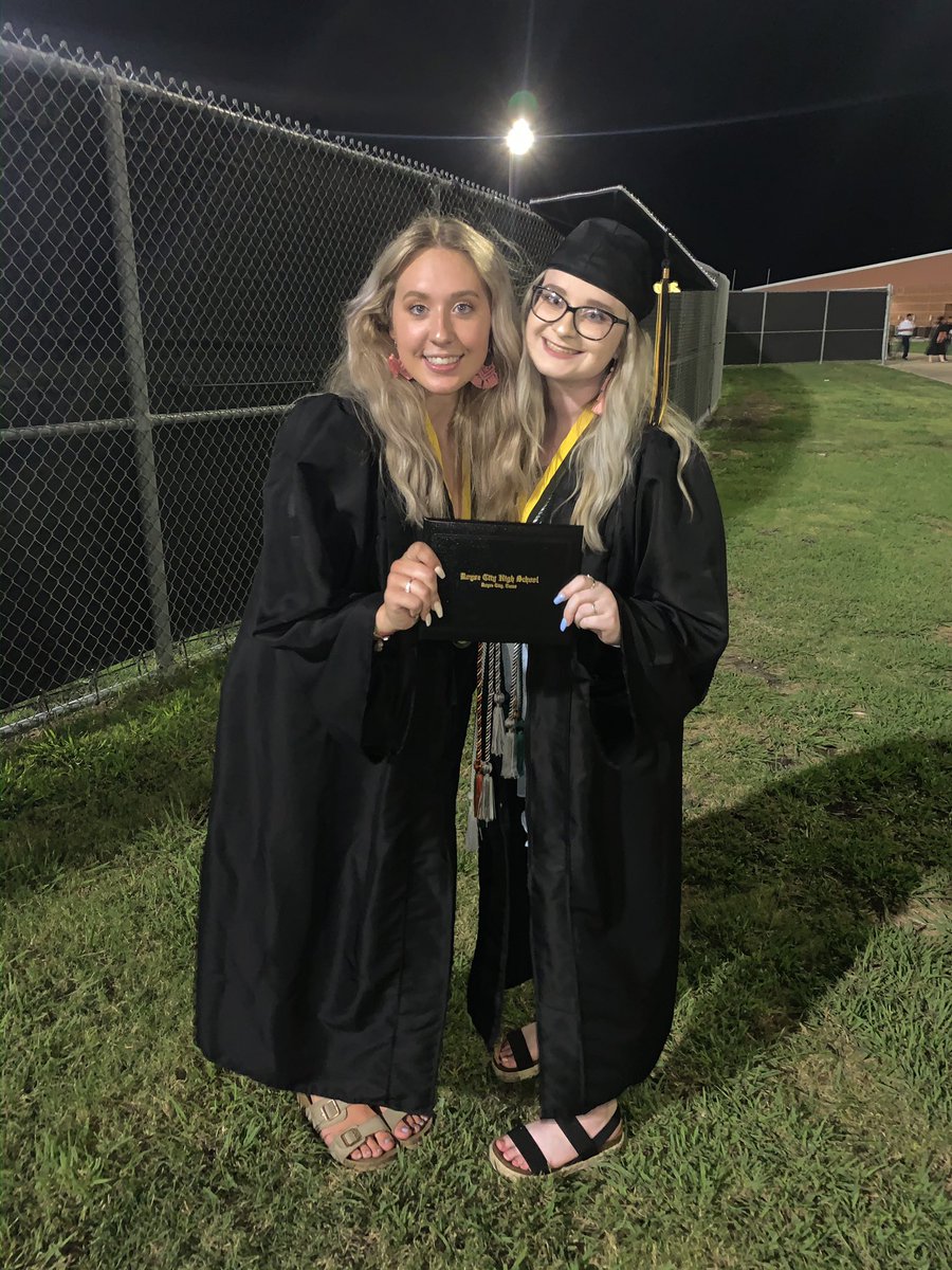 kayleighvenable's tweet photo. the day finally arrived. couldn’t be happier to have spent my 4 years at rchs💛 @RoyseCityHS thank you for an incredible night. https://t.co/JbhC3s3hvY