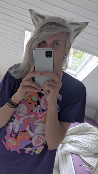 You ever going 230 km/h on the highway in a 2005 Volvo V40 and feel like you gotta sneeze real hard?