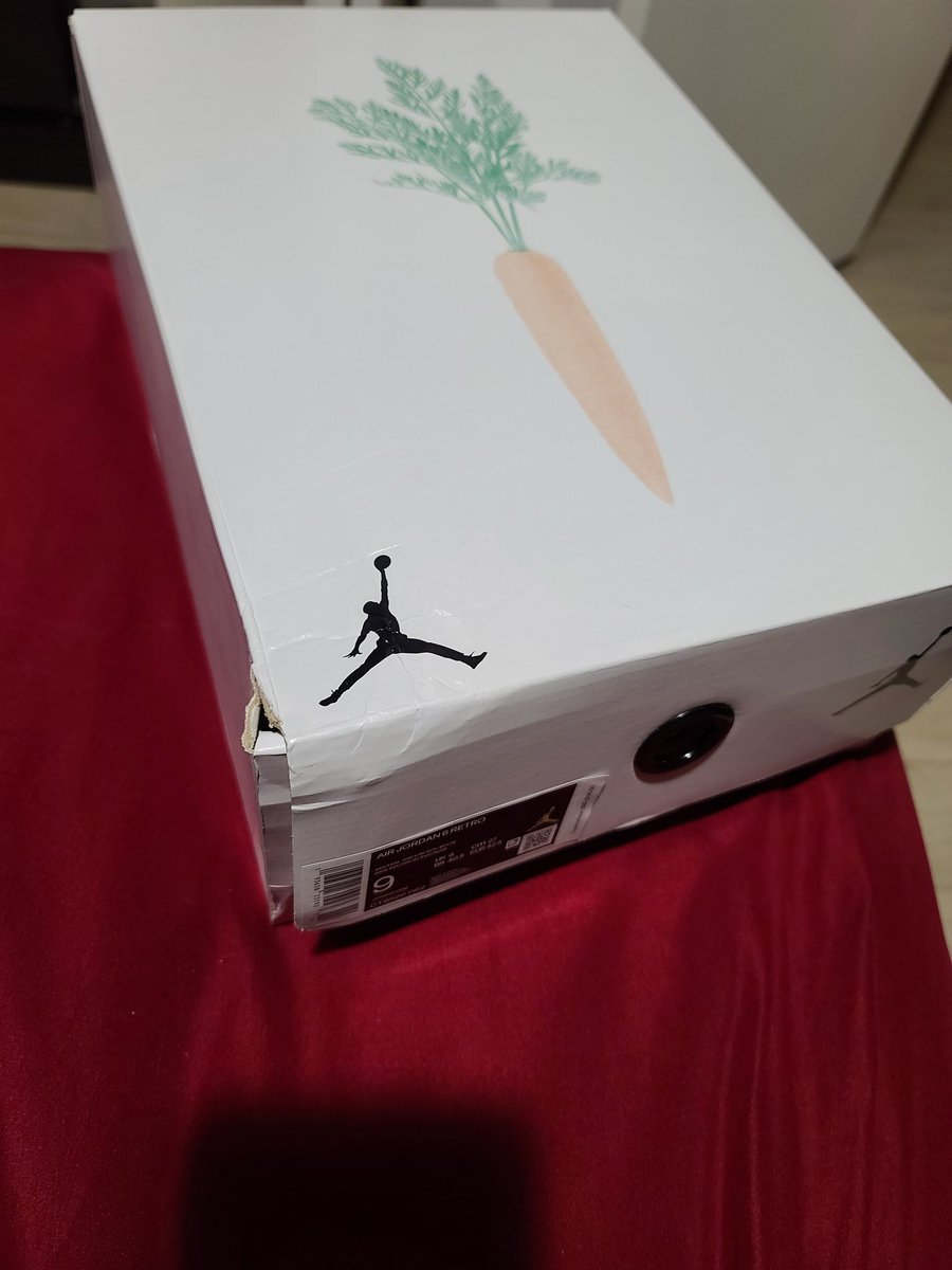 _Louiie25's tweet photo. Damaged Mail Call? ๐๐๐ค @Nike @Jumpman23 #Hare6s .. https://t.co/gF24eAVroX