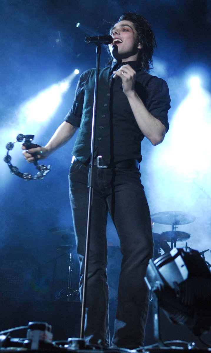 a thread of gerard's black waistcoat from 2007 aka my favorite look