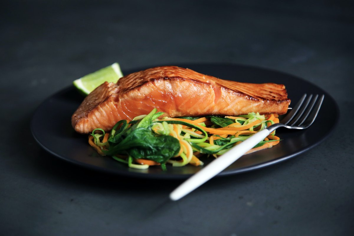 TariApp's tweet photo. Simple, elegant and delicious. Salmon is one of our go-to dinner choices. For best results, marinade for 30 minutes ahead of grilling and pair with some healthy zoodles and vegetables. Learn more cooking tips from BigOven. Delish.  https://t.co/1jbzsIv0lx https://t.co/WihKXkikkb