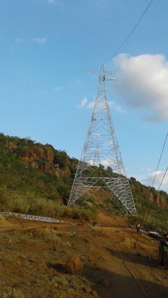 The highest lattice transmission tower in Kenya proudly standing 90m above the ground allowing Geothermal generated power from Olkaria to flow to Nairobi, Mombasa and surrounding areas. #ThreeYearsAgo #SuswaIsinyaLine @KETRACO1