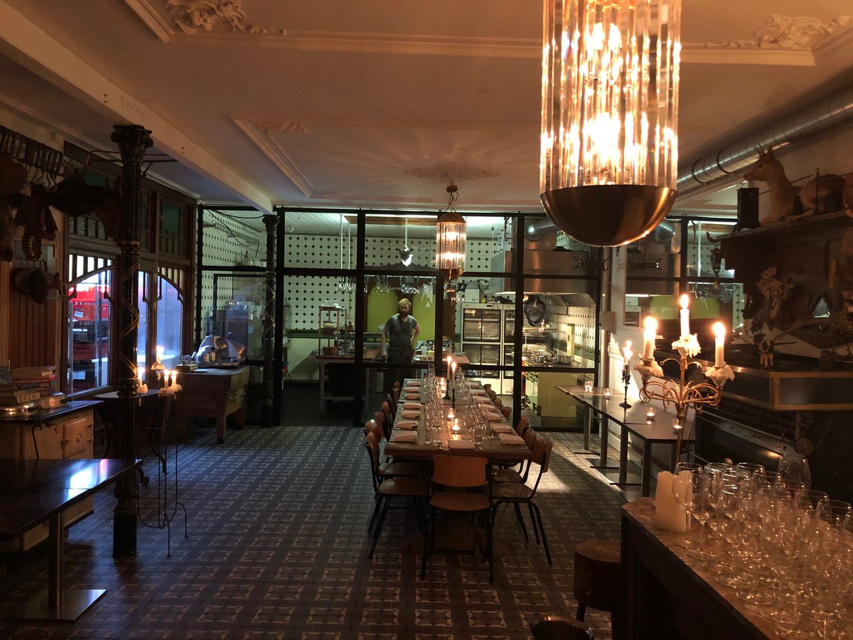 bartlvries's tweet photo. Dutch Prime Minister Rutte and French President Macron hold private working dinner at VleeschHouwerij and Restaurant CRU #rutte #macron #vvd #europa #politiek #france #europe #eu https://t.co/BqJwchQilJ