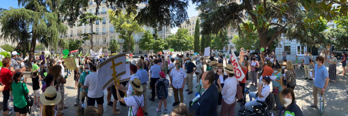PilarGGranja's tweet photo. Concentración frente al congreso @EspecialTambien para defender los colegios de #EdcEspecial y de los niños a aprender en base a sus capacidades y a que se invierta en su derecho a la educación con todos los recursos necesarios. https://t.co/HH5BwqEe7n