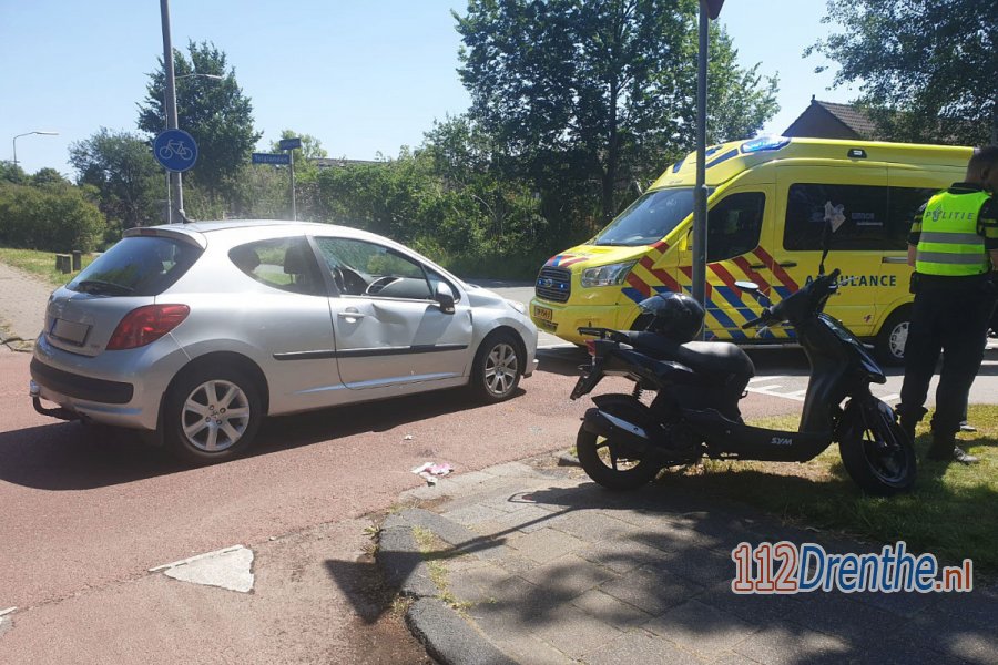 Scooterrijder in #Assen botst vol tegen auto. 112Drenthe.