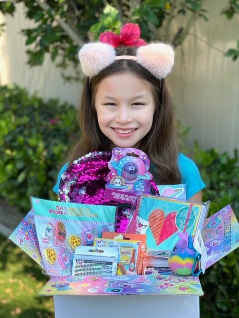 Time is running out to order the July Find Your Wings Box! Save 10% with code: JULY10. fashion-angels.cratejoy.com