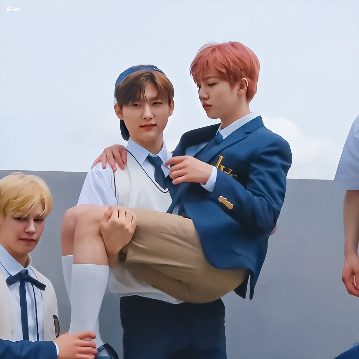 he also lift wonjin like a princess