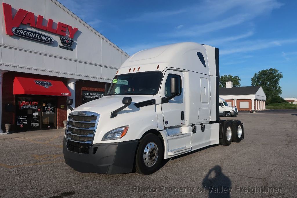 Valleyftl's tweet photo. Used 2017 Freightliner Cascadia, DD15, DT12 AMT, 12k FA, 40k RA, 229" WB, 72"RR, Double Bunk, EW4 Coverage to 12/2021! #valleytruckcenters #freightliner #cascadia #Daimler #sleeper

https://t.co/cjSG1QSJQm

Stk# 243665

Price $64,900

Call 216-267-4800 https://t.co/u7ZEi507O6