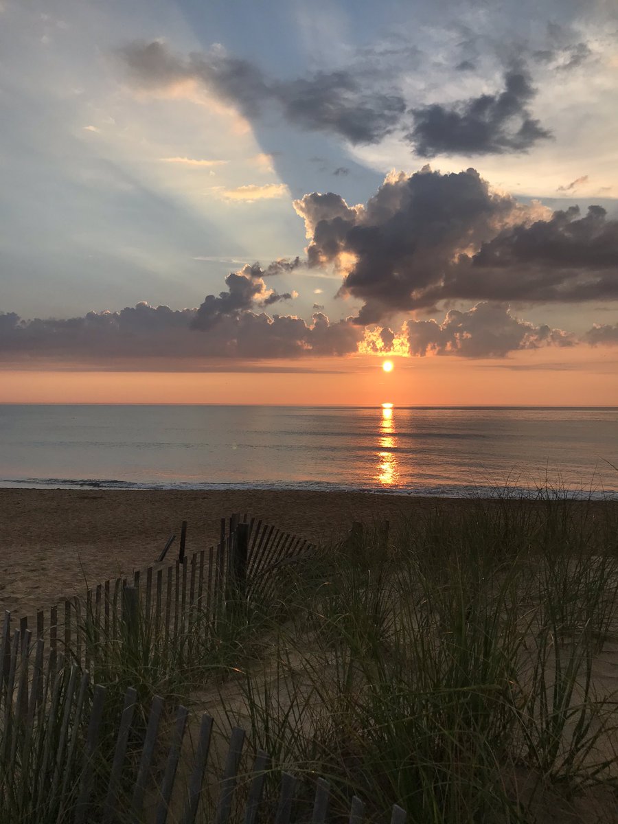 TLym45's tweet image. Monday’s opening show at Kill Devil Hills. #nikon #D7100 #OBXpressions