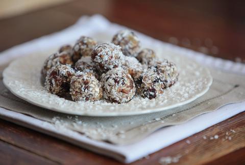 katepercys's tweet image. Join me on Instagram tonight at 7pm (1900 BST) as I share my simple yet delicious recipe for my Coconut &amp;amp; Date energy balls to fill you with #enerjoy 🥰 You won't want to miss #CookWithKate tonight! 😋👇
instagram.com/katepercys/