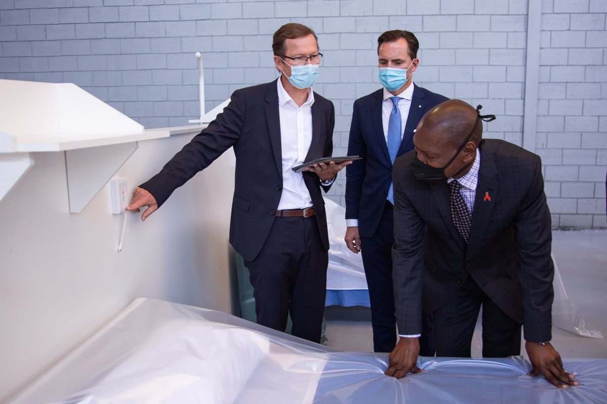 VWGAnews's tweet photo. The National Health Laboratory Service (NHLS) branch in PE, responsible for the majority of the #Covid19 testing in @NMandelaBay, will also be supported with 600 000 Euros (R11 million). The aim is to double their daily average output of tests. 
https://t.co/aAXpqYwNEB
#VWForGood https://t.co/U6LGaNSmc4