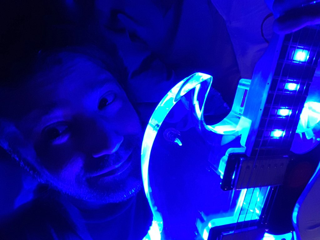 QUIVERrock's tweet photo. Another shot of the new guitar
#Guitar #LEDGuitar #TransparentGuitar #ClearGuitar #Acrylic #AcrylicGuitar https://t.co/nByv1UMW3L