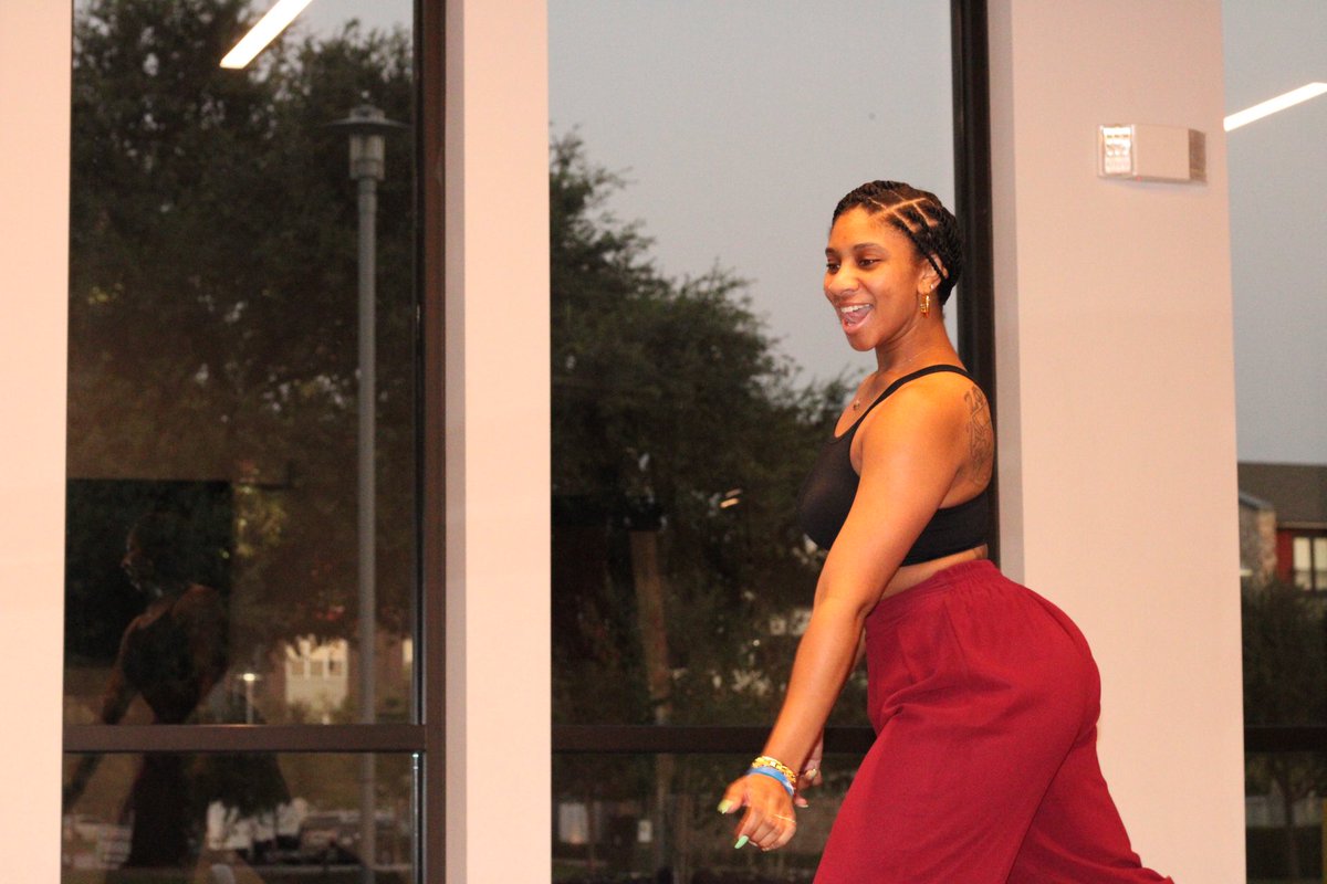 007Alillian's tweet image. Tiny dancer... but that thang on medium 🤷🏽‍♀️😂