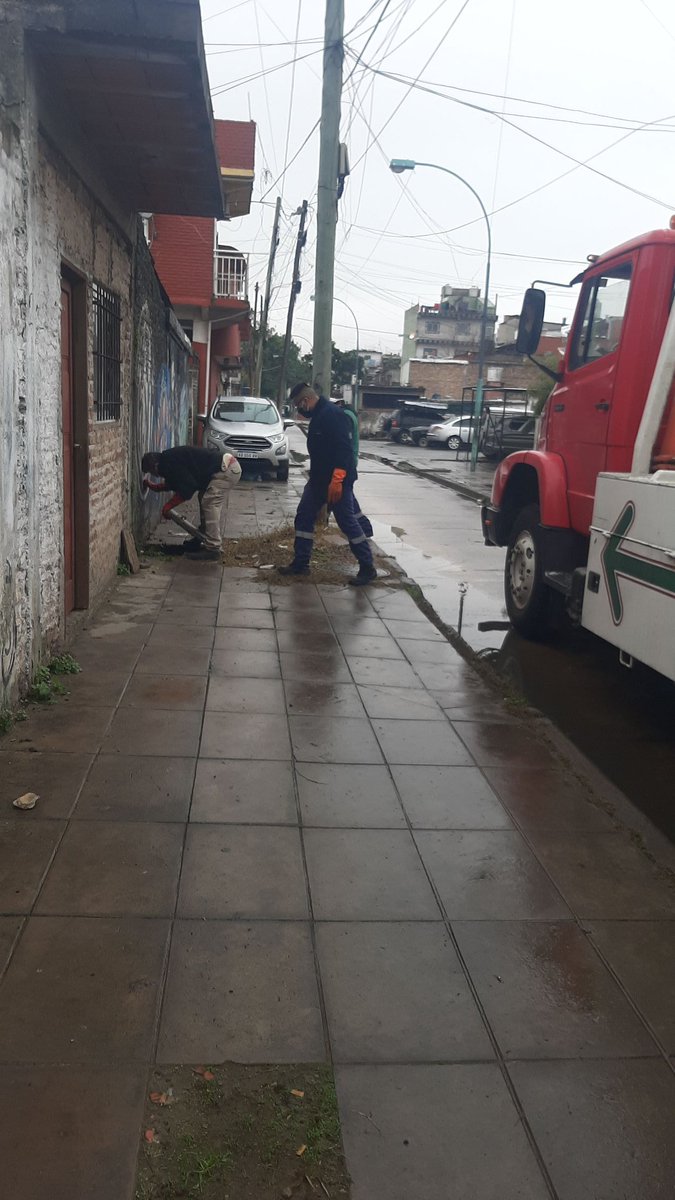 JYacaruso's tweet photo. DGGIS - desde muy temprano trabajando con camión hidrocinetico en barrio riv 1 casa 143 . Limpiando todas las líneas de calles y cloacas por la lluvia que está pronosticada .!! https://t.co/hMmHfqnXsM