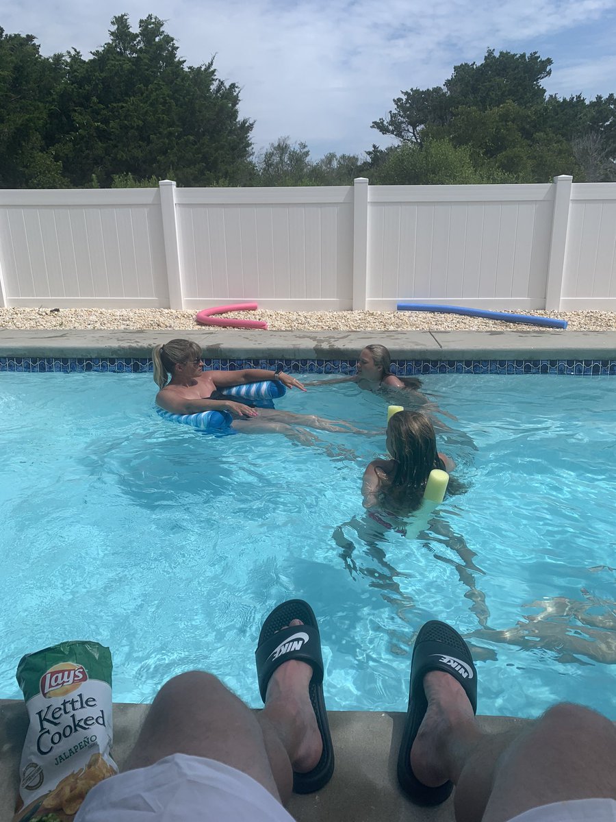 jakacki_ke's tweet photo. Pool day for awhile 😎☀️🌊  #jalapenochips #beachboundSOON #oceanisle https://t.co/JgIrnWPHGP