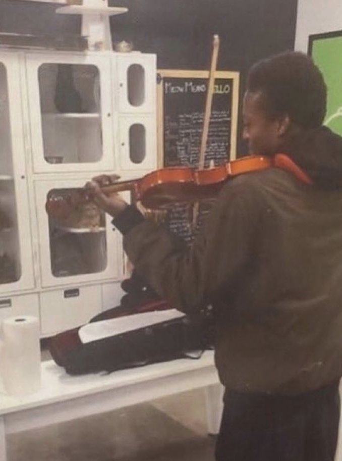 egertonsbucky's tweet photo. elijah mclain’s story is so heartbreaking, this is a man who spent his lunch break playing violin for homeless kittens to calm them down, who’s last words were him crying out that he’d never hurt a fly, &amp; was seen as suspicious because of wearing a ski mask that helped his anemia https://t.co/94z2aAdKwT