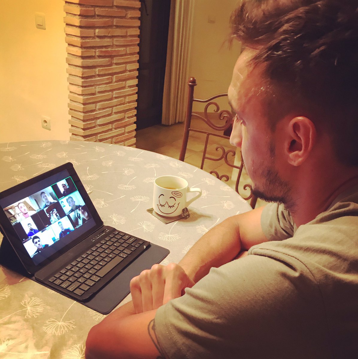 Gracias a los profes y jugadores infantiles del <a href="/futbolufc/">futbolu fc</a> por invitarme a participar de lo que fue una hermosa charla. 💙😉 #valores #disciplina #respeto #equipo #compañerismo #sueños #experiencias #sentidodepertenencia